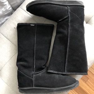 Almost new EMU boots. In great condition. Soles show very little wear.